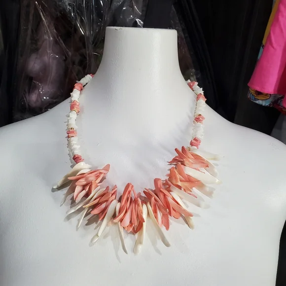Vintage Beautiful Natural Shell Necklace Coral and White Colors